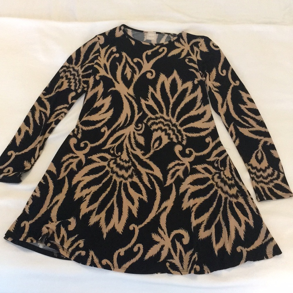 Black and Tan Design Dress with Pockets!